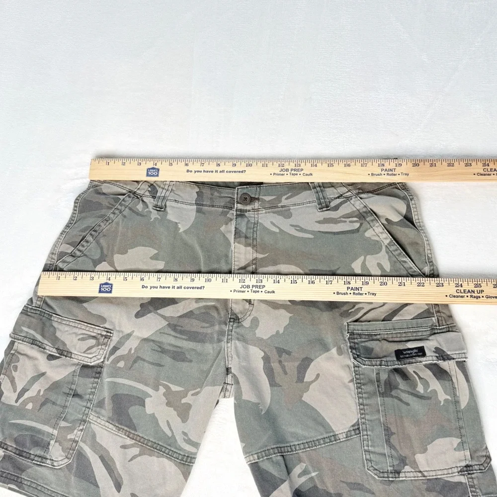 Wrangler Relaxed‎ Fit Camo Cargo Shorts Men's 36 Green Y2K Utility 10in